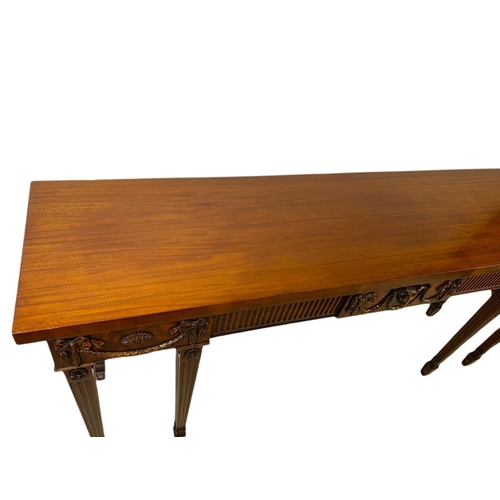 833 - Large Georgian style mahogany serving table/console table in the Robert Adams style. 188.5x44.5x96.5... 