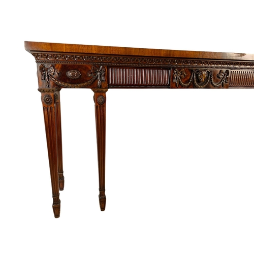 833 - Large Georgian style mahogany serving table/console table in the Robert Adams style. 188.5x44.5x96.5... 