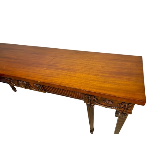 833 - Large Georgian style mahogany serving table/console table in the Robert Adams style. 188.5x44.5x96.5... 