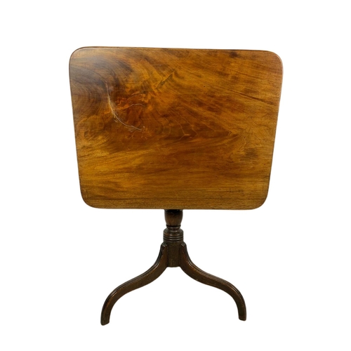 843 - Georgian snap top pedestal table. 79x63x72cm