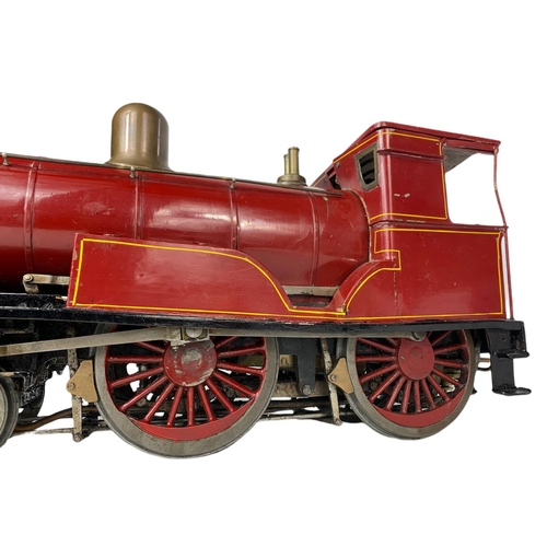 85 - Live Steam 3 1/2 inch Gauge 4-4-0 Locomotive And Tender train and carriage. Total length 103cm.