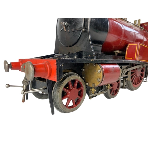 85 - Live Steam 3 1/2 inch Gauge 4-4-0 Locomotive And Tender train and carriage. Total length 103cm.