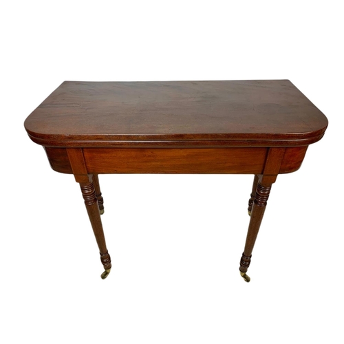 862 - Georgian mahogany turnover tea table. 91.5x45x75cm