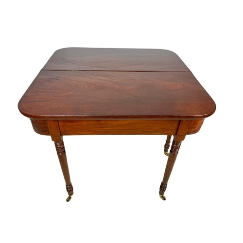 862 - Georgian mahogany turnover tea table. 91.5x45x75cm