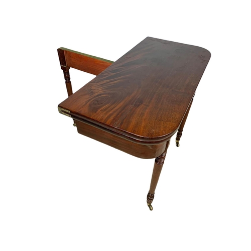 862 - Georgian mahogany turnover tea table. 91.5x45x75cm