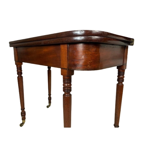 862 - Georgian mahogany turnover tea table. 91.5x45x75cm