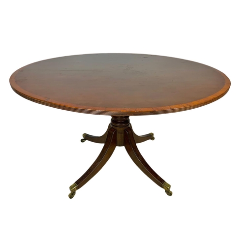 865 - Georgian inlaid tilt top pedestal dining table. 116.5x102x71cm