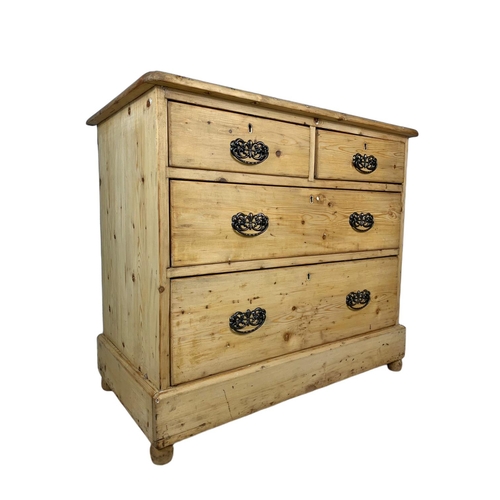 871 - Victorian pine chest of drawers. 87x48x78.5cm