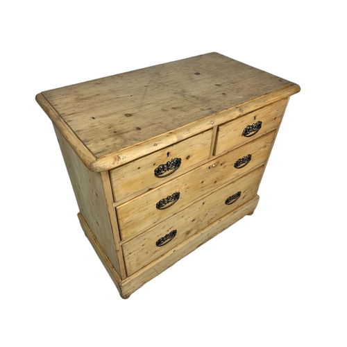 871 - Victorian pine chest of drawers. 87x48x78.5cm