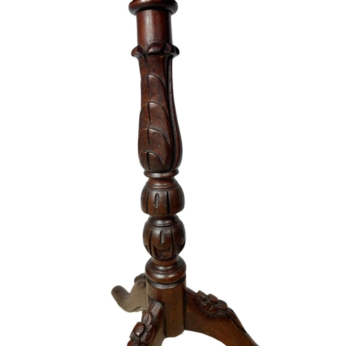 880 - Victorian walnut pedestal table. 55x55x68cm