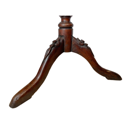 880 - Victorian walnut pedestal table. 55x55x68cm