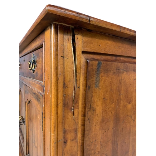 900 - Pair of pine side cabinets/large bedside cabinets. 81.5x49.5x71.5cm