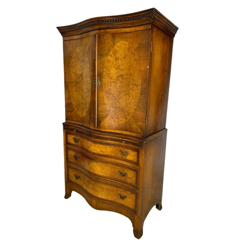 907 - Large 1930’s Georgian style serpentine walnut chest on chest tallboy. 83x44x153cm