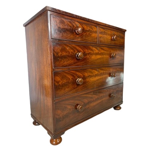 921 - Large Victorian mahogany chest of drawers. 108x51x103.5cm