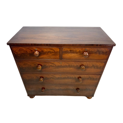 921 - Large Victorian mahogany chest of drawers. 108x51x103.5cm