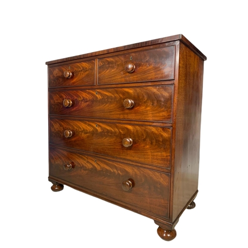 921 - Large Victorian mahogany chest of drawers. 108x51x103.5cm