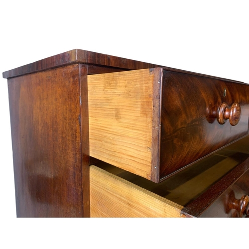 921 - Large Victorian mahogany chest of drawers. 108x51x103.5cm