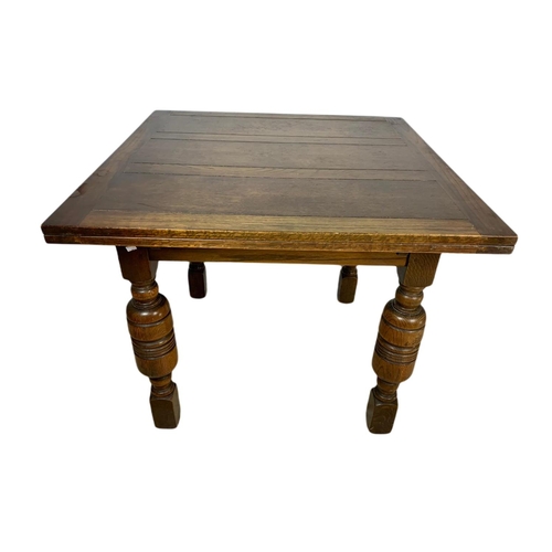 938 - 1930’s oak draw leaf dining table and 6 chairs with leather seats. 91.5x91.5x73cm