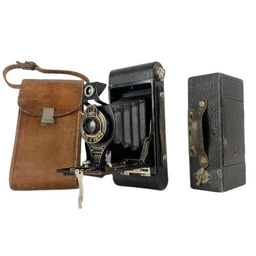 95 - Vintage Kodak ball bearing shutter camera and brownie