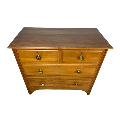 1005 - Edwardian satin walnut chest of drawers. 92x45x80.5cm