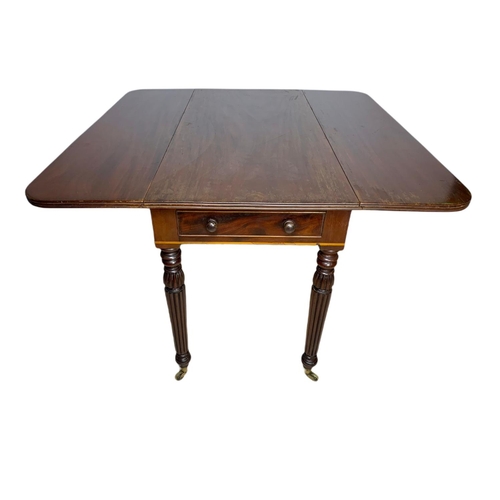 1010 - Late Georgian mahogany Pembroke table in the manner of Gillows. Not extended 55x114x72.5cm