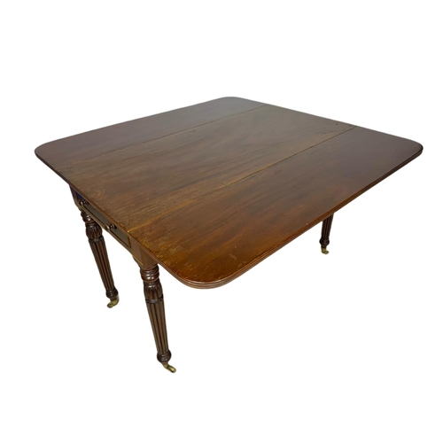 1010 - Late Georgian mahogany Pembroke table in the manner of Gillows. Not extended 55x114x72.5cm