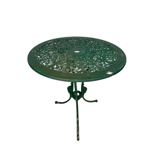 1020 - Alloy garden table. 69x74cm