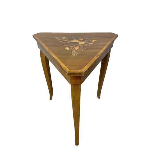 1025 - Small inlaid musical side table. 39x34.5x42.5cm