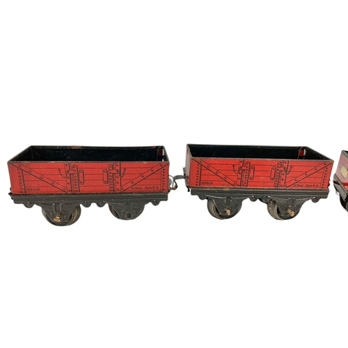 280 - Early 20th century Meccano tinplate wind up trains with tracks. Horney Series Hornby