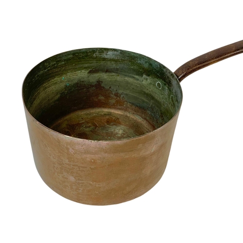 286 - Large Victorian copper pot with handle. 51x26x16cm