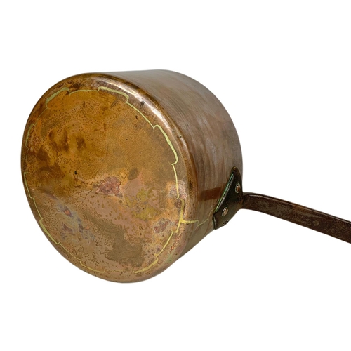 286 - Large Victorian copper pot with handle. 51x26x16cm