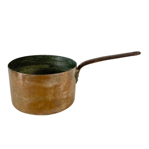 286 - Large Victorian copper pot with handle. 51x26x16cm