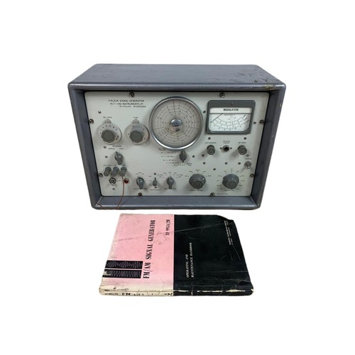 383a - Vintage FM/AM Signal Generator with handbook. 44x21x33cm