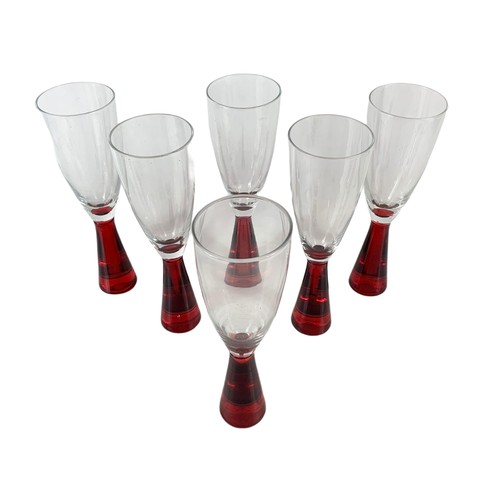 459 - Set of 6 champagne glasses. 22cm