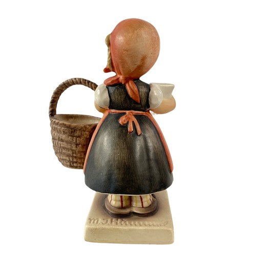 474 - Taller vintage Goebel pottery figurine. 14cm