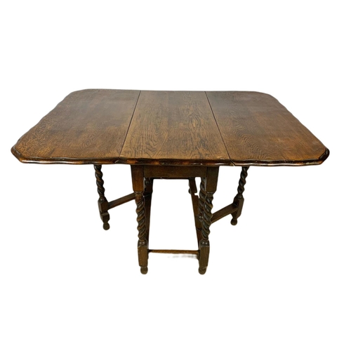 1030 - Vintage 1930’s oak twist leg drop leaf table. Extended 122x89x74cm