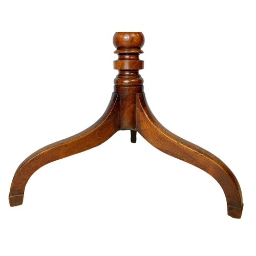 1031 - Georgian mahogany tilt top pedestal table. 62x64x71.5cm