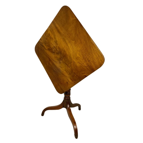 1031 - Georgian mahogany tilt top pedestal table. 62x64x71.5cm