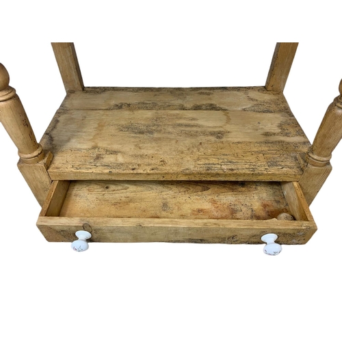 1041 - Victorian pine washstand with drawer. 77x44x101cm