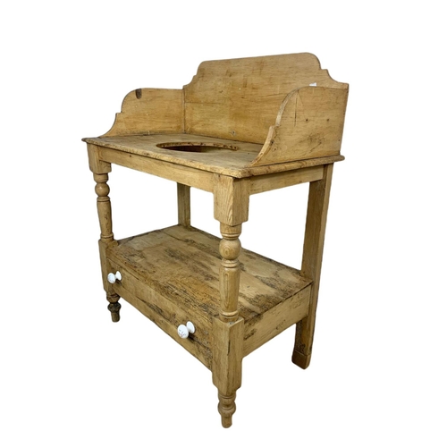 1041 - Victorian pine washstand with drawer. 77x44x101cm