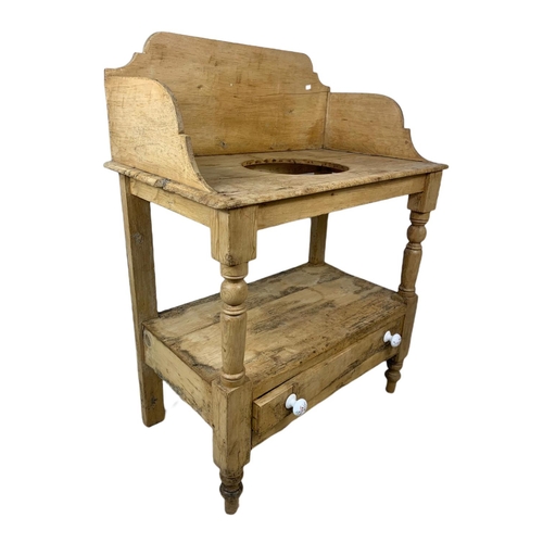 1041 - Victorian pine washstand with drawer. 77x44x101cm