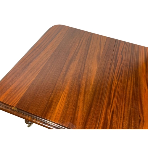 1050 - Victorian mahogany extendable 2 leaf dining table. Fully extended 216x105x74cm