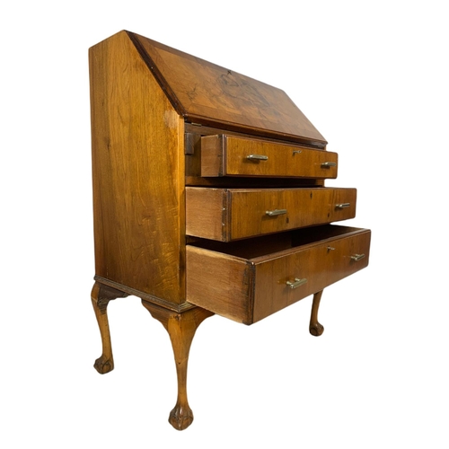 1061 - Vintage walnut writing bureau with ball and claw feet. 75x44x102.5cm