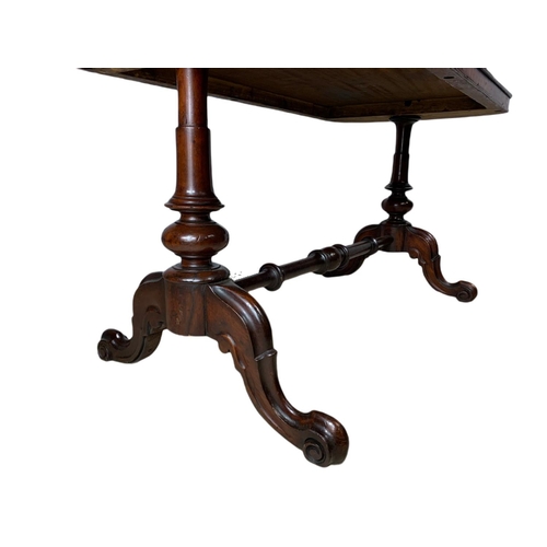 1065 - Victorian mahogany coffee table. 106x52.5x55cm