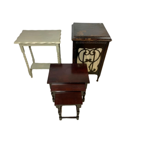 1141 - Early 20th century gramophone, a vintage twist leg painted window table and a nest of tables.