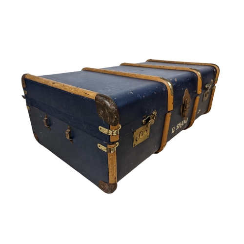 333 - Vintage travelling trunk, 92x54x32cm