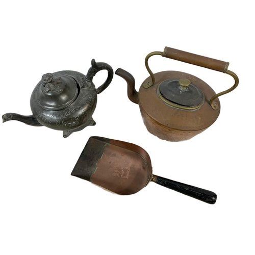 350 - Victorian copper kettle and a copper scuttle with a vintage pewter pot. 26/21cm