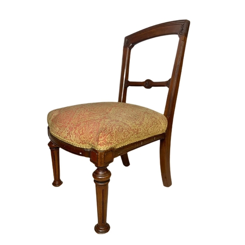 797c - Victorian side chair, vintage draw-leaf table. 106.5x76x77cm