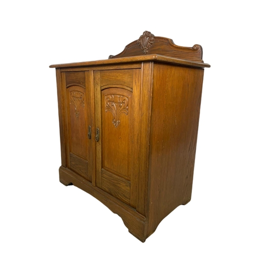 977 - Late 19th century continental gallery back side cabinet. Circa 1900. 90/52/109cm