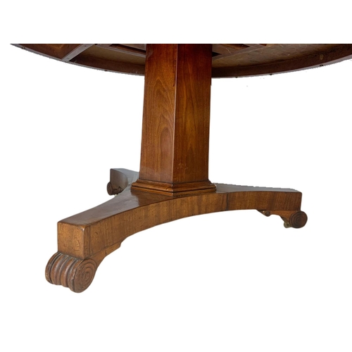 988 - Large Late George IV mahogany breakfast table with a segmented top.  Circa 1825/30 136x74cm